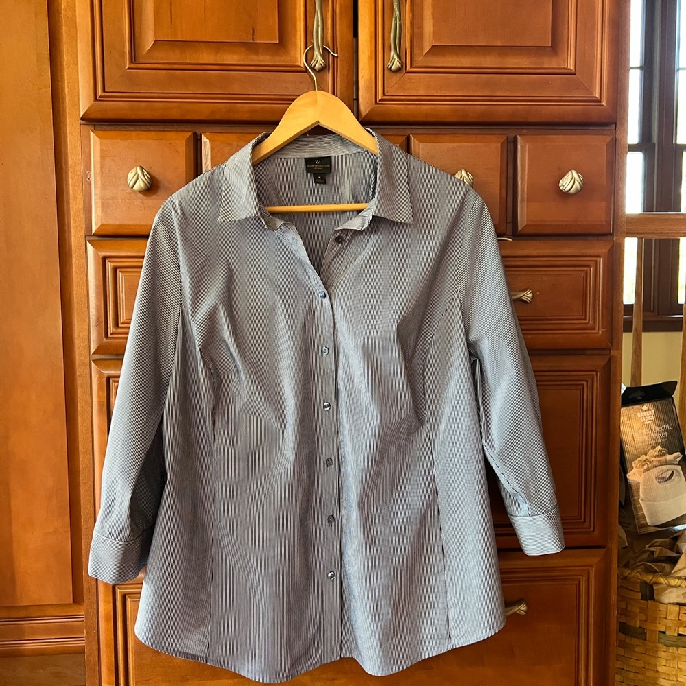 Worthington 1X blue pinstriped shirt.  No iron.
